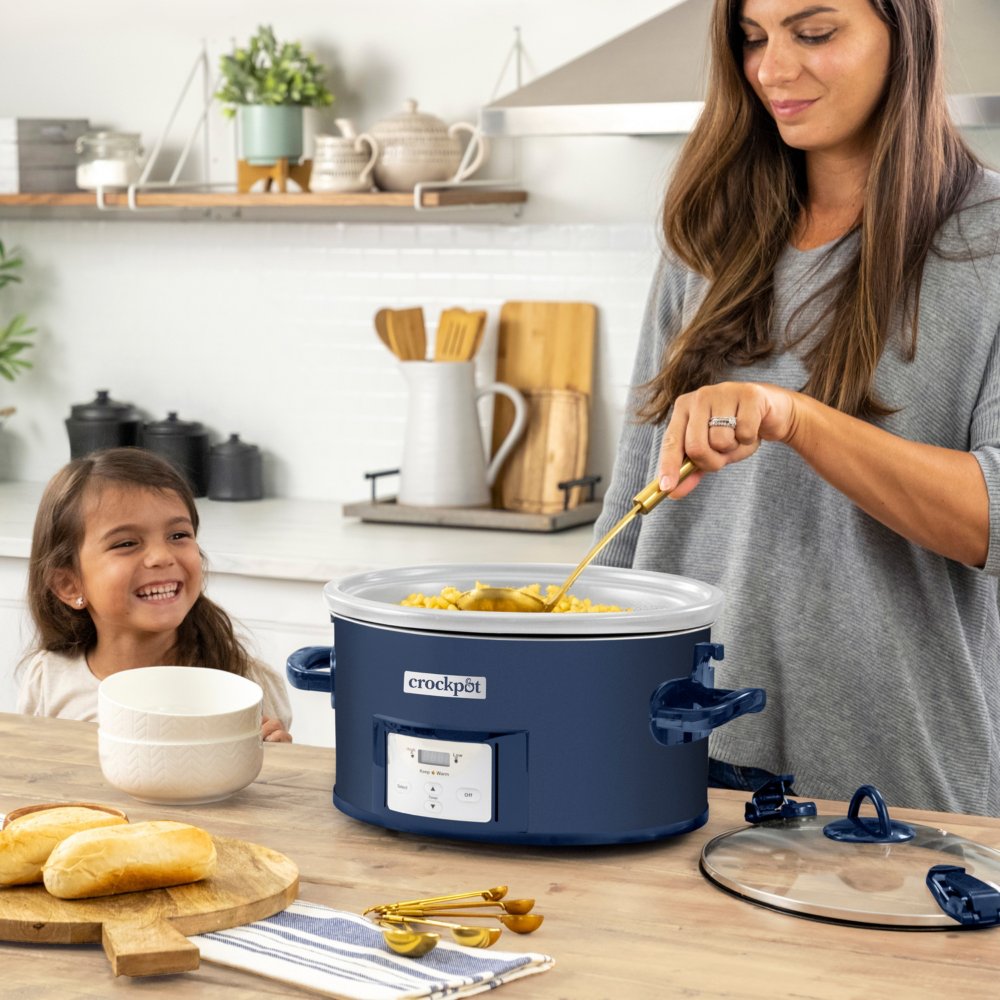 crock-pot-design-series-7-quart-cook-and-carry-slow-cooker-poseidon-programmable-slow-cooker-with-locking-lid-o5 DC-39109-Crockpot_2022FallDesigns-Poseidon-ATF02-nogfx